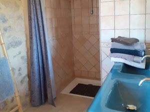 Salle d'eau gîte La Magnanerie Ardèche
